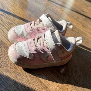 Nike Kids Sneakers in Pink and White